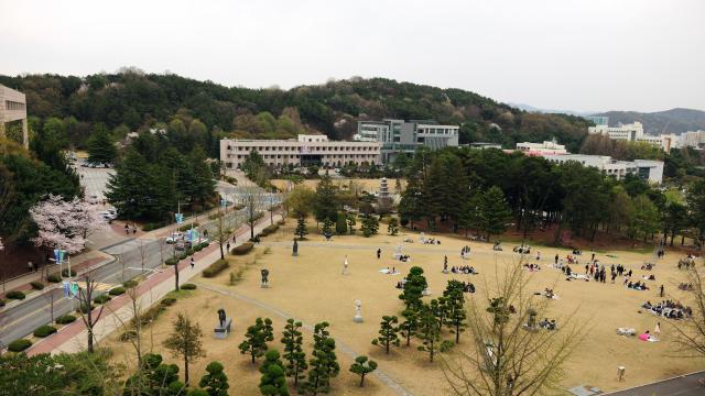 [제1회 사진공모전] 입선  - 조각공원에서의 봄
